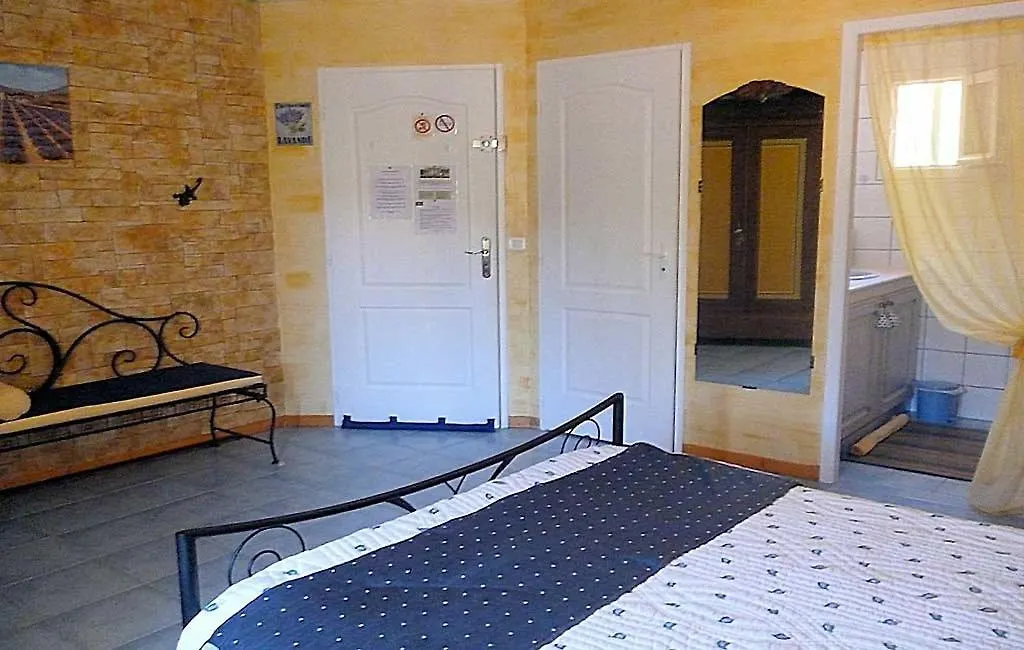 Domaine De Ji Bed & Breakfast Montagnac  0*, Montagnac (Alpes-de-Haute-Provence)
