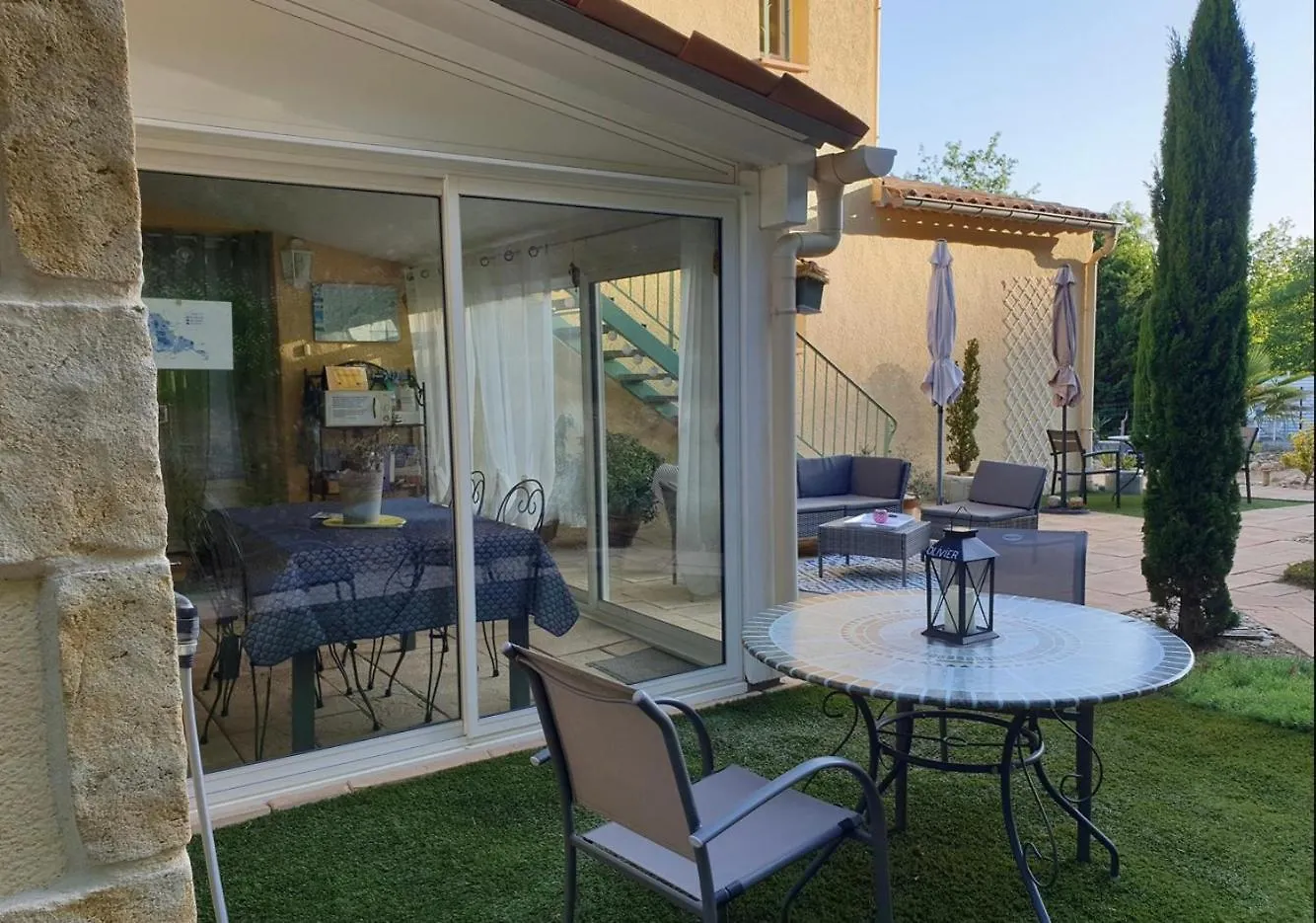 Domaine De Ji Bed & Breakfast Montagnac  0*, Montagnac (Alpes-de-Haute-Provence)