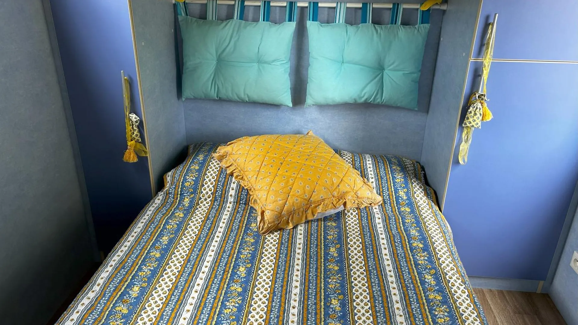 Domaine De Ji Bed & Breakfast Montagnac  0*, Montagnac (Alpes-de-Haute-Provence) France